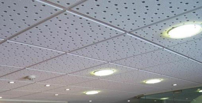 Forro modular em placas